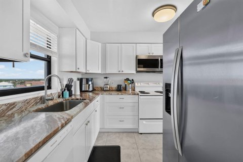 Condo in Ormond Beach, Florida, 2 bedrooms № 2208110 - photo 19