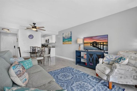 Condo in Ormond Beach, Florida, 2 bedrooms № 2208110 - photo 15