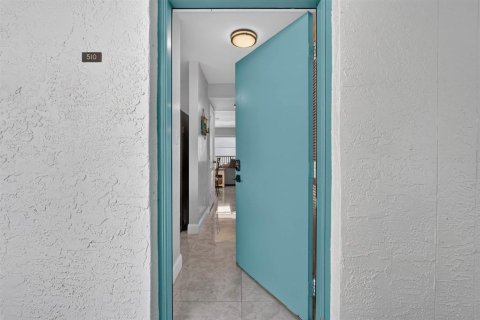 Condo in Ormond Beach, Florida, 2 bedrooms № 2208110 - photo 9