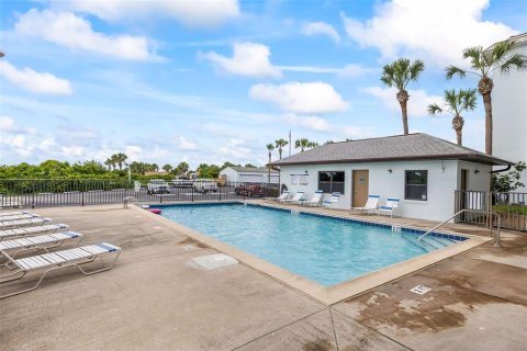 Condo in Ormond Beach, Florida, 2 bedrooms № 2208110 - photo 6