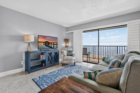 Condo in Ormond Beach, Florida, 2 bedrooms № 2208110 - photo 12