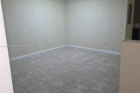 Villa ou maison à louer à Homestead, Floride: 3 chambres, 130.25 m2 № 1949557 - photo 2