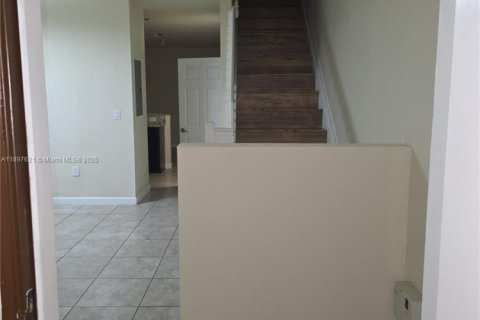 Villa ou maison à louer à Homestead, Floride: 3 chambres, 130.25 m2 № 1949557 - photo 3