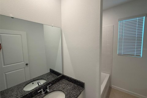 House in MERIDIAN PARKS in Orlando, Florida 4 bedrooms, 219.71 sq.m. № 1909135 - photo 11