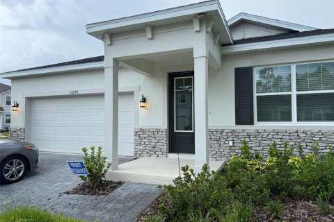 House in MERIDIAN PARKS in Orlando, Florida 4 bedrooms, 219.71 sq.m. № 1909135 - photo 1