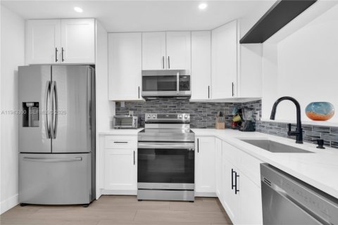 Copropriété à vendre à Margate, Floride: 2 chambres, 88.26 m2 № 1999634 - photo 2