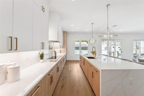 Villa ou maison à vendre à Tampa, Floride: 5 chambres, 422.15 m2 № 1517880 - photo 8
