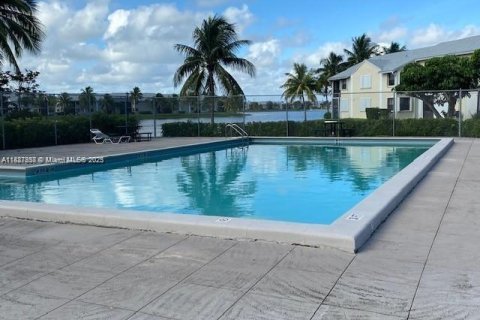 Condo in Homestead, Florida, 2 bedrooms № 1941779 - photo 1