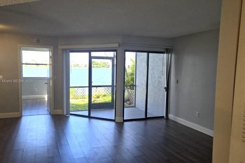 Condo in Homestead, Florida, 2 bedrooms № 1941779 - photo 6