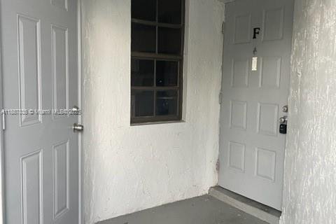 Condo in Homestead, Florida, 2 bedrooms № 1941779 - photo 2