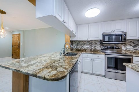 Condo in Palm Harbor, Florida, 1 bedroom  № 2210553 - photo 23