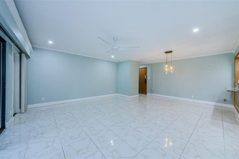 Condo in Palm Harbor, Florida, 1 bedroom  № 2210553 - photo 25