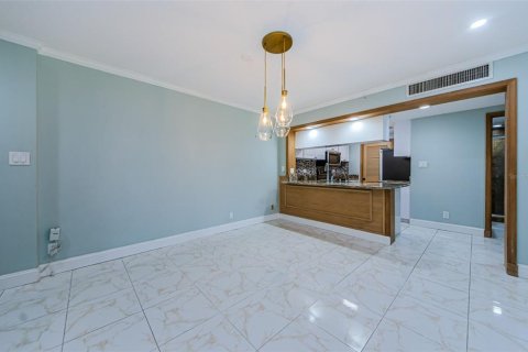 Condo in Palm Harbor, Florida, 1 bedroom  № 2210553 - photo 21