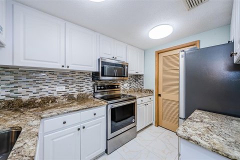 Condo in Palm Harbor, Florida, 1 bedroom  № 2210553 - photo 18