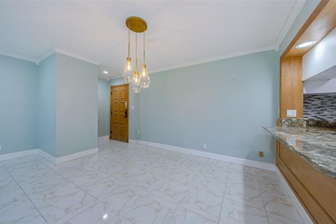 Condo in Palm Harbor, Florida, 1 bedroom  № 2210553 - photo 20