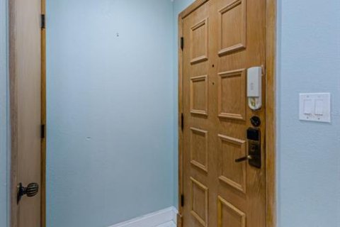 Condo in Palm Harbor, Florida, 1 bedroom  № 2210553 - photo 24