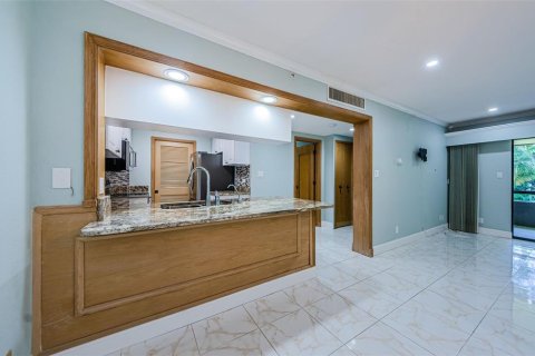 Condo in Palm Harbor, Florida, 1 bedroom  № 2210553 - photo 22