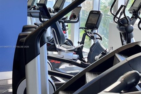 Condo in Sunny Isles Beach, Florida № 2032045 - photo 24