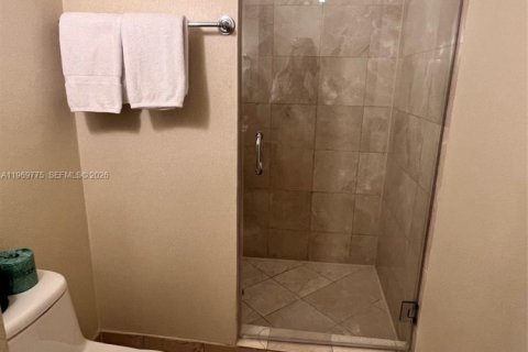 Condo in Sunny Isles Beach, Florida № 2032045 - photo 18