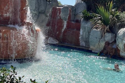 Condo in Sunny Isles Beach, Florida № 2032045 - photo 5