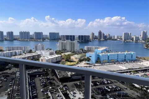 Condo in Sunny Isles Beach, Florida № 2032045 - photo 9