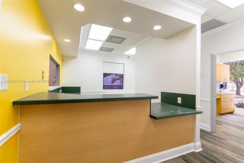 Commercial property in Pembroke Pines, Florida № 1972195 - photo 26