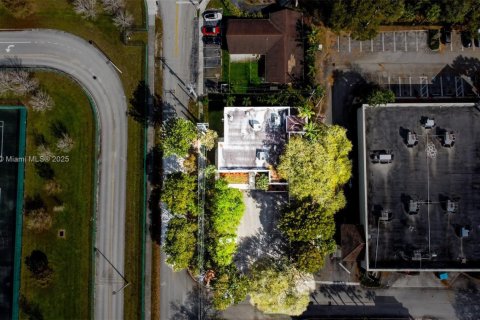 Commercial property in Pembroke Pines, Florida № 1972195 - photo 2