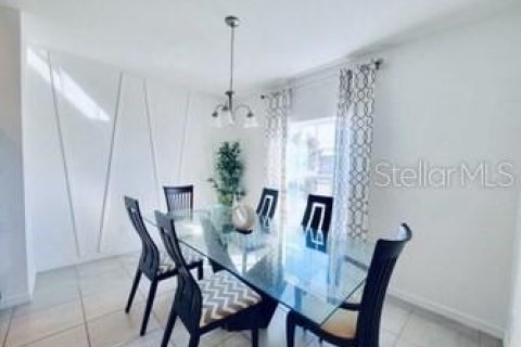 Townhouse in Davenport, Florida 3 bedrooms, 149.2 sq.m. № 1903285 - photo 4