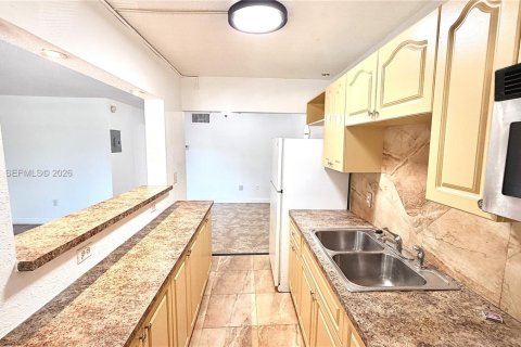 Кондоминиум с 6 комнатами в Майами, Флорида № 2019570