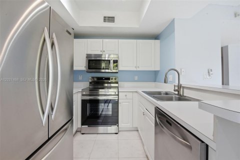 Condo in Miami, Florida, 3 bedrooms  № 2189162 - photo 4