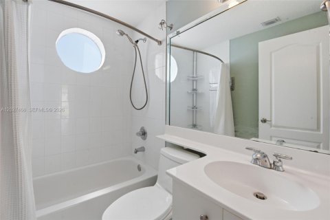 Condo in Miami, Florida, 3 bedrooms  № 2189162 - photo 12