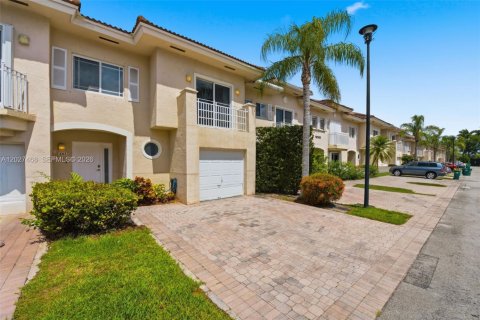 Condo in Miami, Florida, 3 bedrooms № 2189162