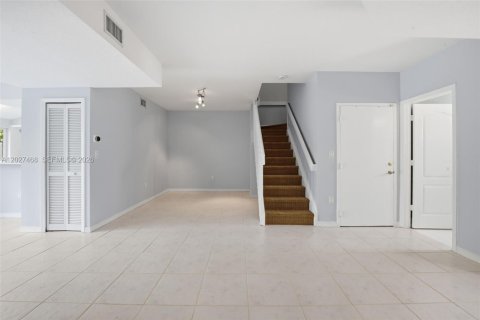 Condo in Miami, Florida, 3 bedrooms  № 2189162 - photo 10