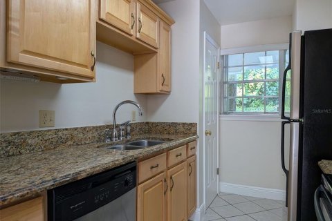 Condo in Maitland, Florida, 2 bedrooms  № 1866095 - photo 12