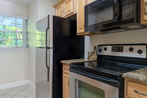 Condo in Maitland, Florida, 2 bedrooms  № 1866095 - photo 11