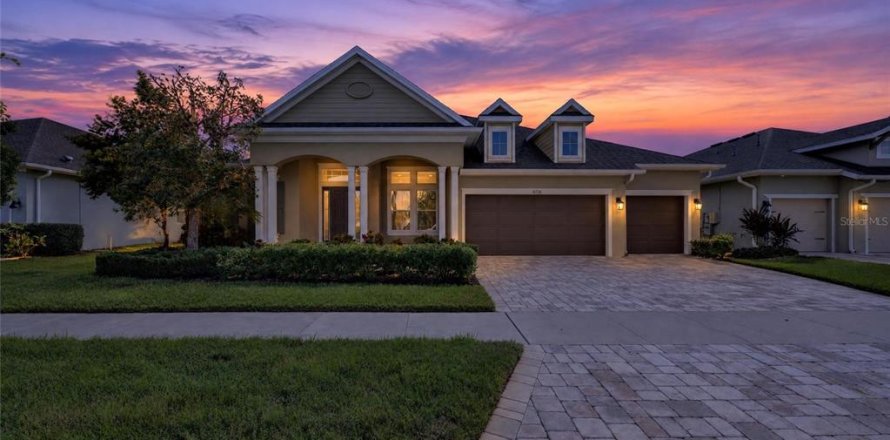 House in Land O' Lakes, Florida 4 bedrooms, 309.36 sq.m. № 2429286