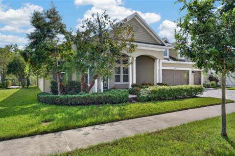 House in Land O' Lakes, Florida 4 bedrooms, 309.36 sq.m. № 2429286 - photo 5