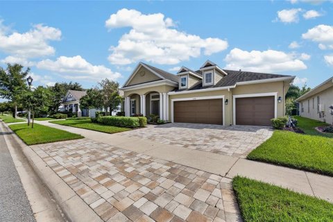 House in Land O' Lakes, Florida 4 bedrooms, 309.36 sq.m. № 2429286 - photo 2