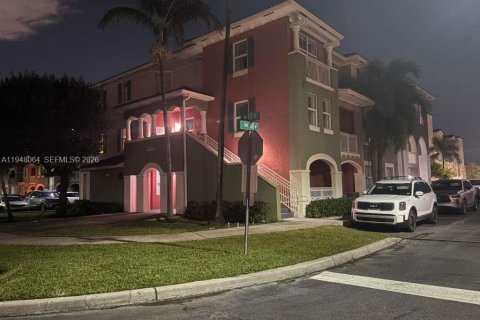 Кондоминиум с 2 спальнями в Дорал, Флорида № 2004630