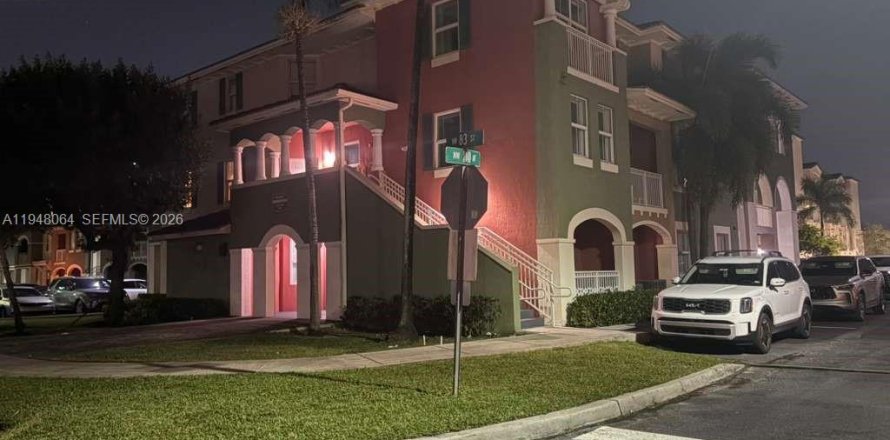 Кондоминиум с 2 спальнями в Дорал, Флорида № 2004630