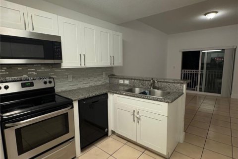 Снять в аренду кондоминиум в Дорал, Флорида 2 спальни, 117.06м2, № 2004630 - фото 9