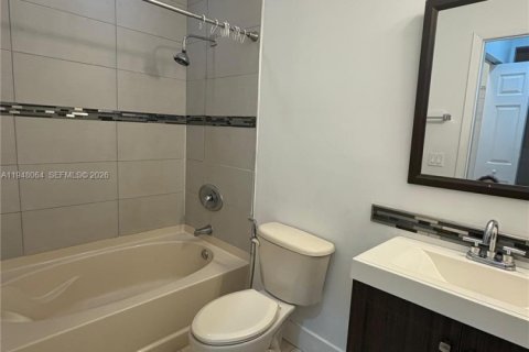 Снять в аренду кондоминиум в Дорал, Флорида 2 спальни, 117.06м2, № 2004630 - фото 14