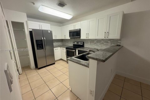 Снять в аренду кондоминиум в Дорал, Флорида 2 спальни, 117.06м2, № 2004630 - фото 8