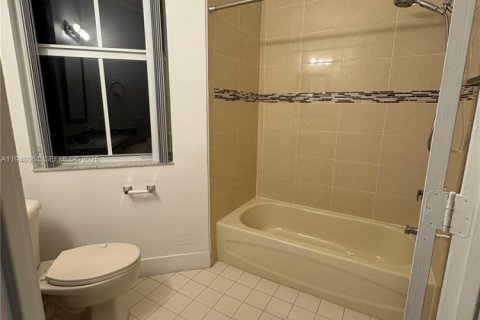 Снять в аренду кондоминиум в Дорал, Флорида 2 спальни, 117.06м2, № 2004630 - фото 12