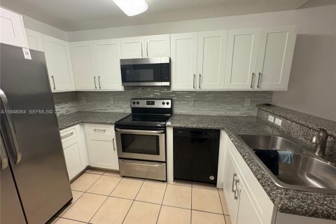 Снять в аренду кондоминиум в Дорал, Флорида 2 спальни, 117.06м2, № 2004630 - фото 7