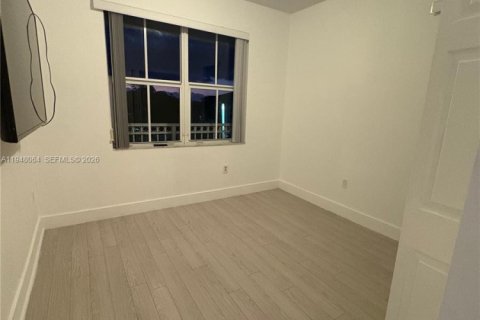 Снять в аренду кондоминиум в Дорал, Флорида 2 спальни, 117.06м2, № 2004630 - фото 13