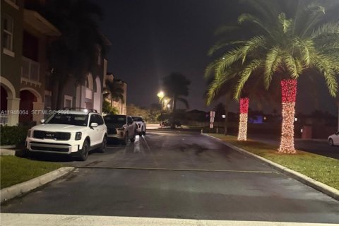 Снять в аренду кондоминиум в Дорал, Флорида 2 спальни, 117.06м2, № 2004630 - фото 3