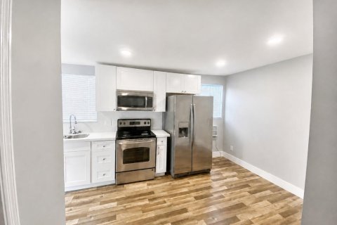 Villa ou maison à vendre à North Miami Beach, Floride: 2 chambres, 65.22 m2 № 2086696 - photo 3