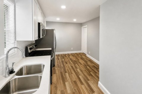 Villa ou maison à vendre à North Miami Beach, Floride: 2 chambres, 65.22 m2 № 2086696 - photo 4