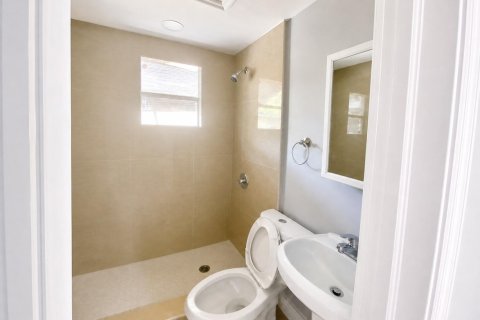 Villa ou maison à vendre à North Miami Beach, Floride: 2 chambres, 65.22 m2 № 2086696 - photo 8